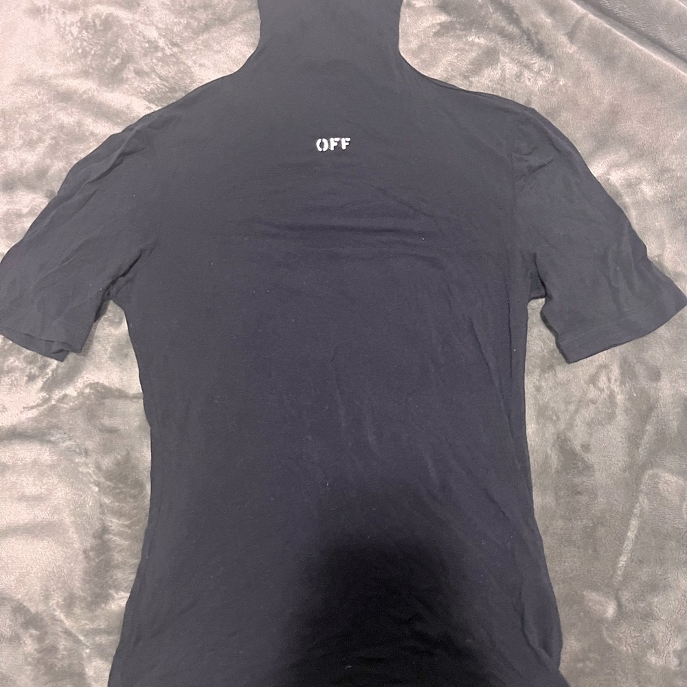 Women’s off-white top